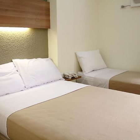The Center Suites Cebu Exteriör bild