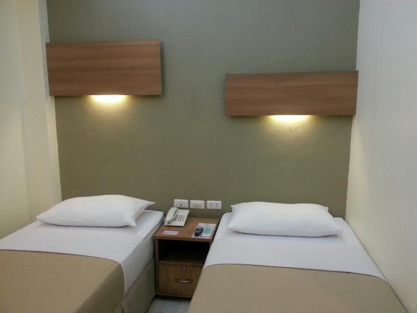 The Center Suites Cebu Exteriör bild
