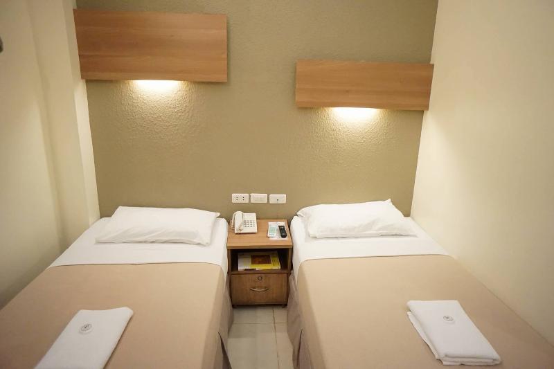 The Center Suites Cebu Exteriör bild