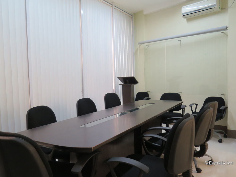 The Center Suites Cebu Exteriör bild