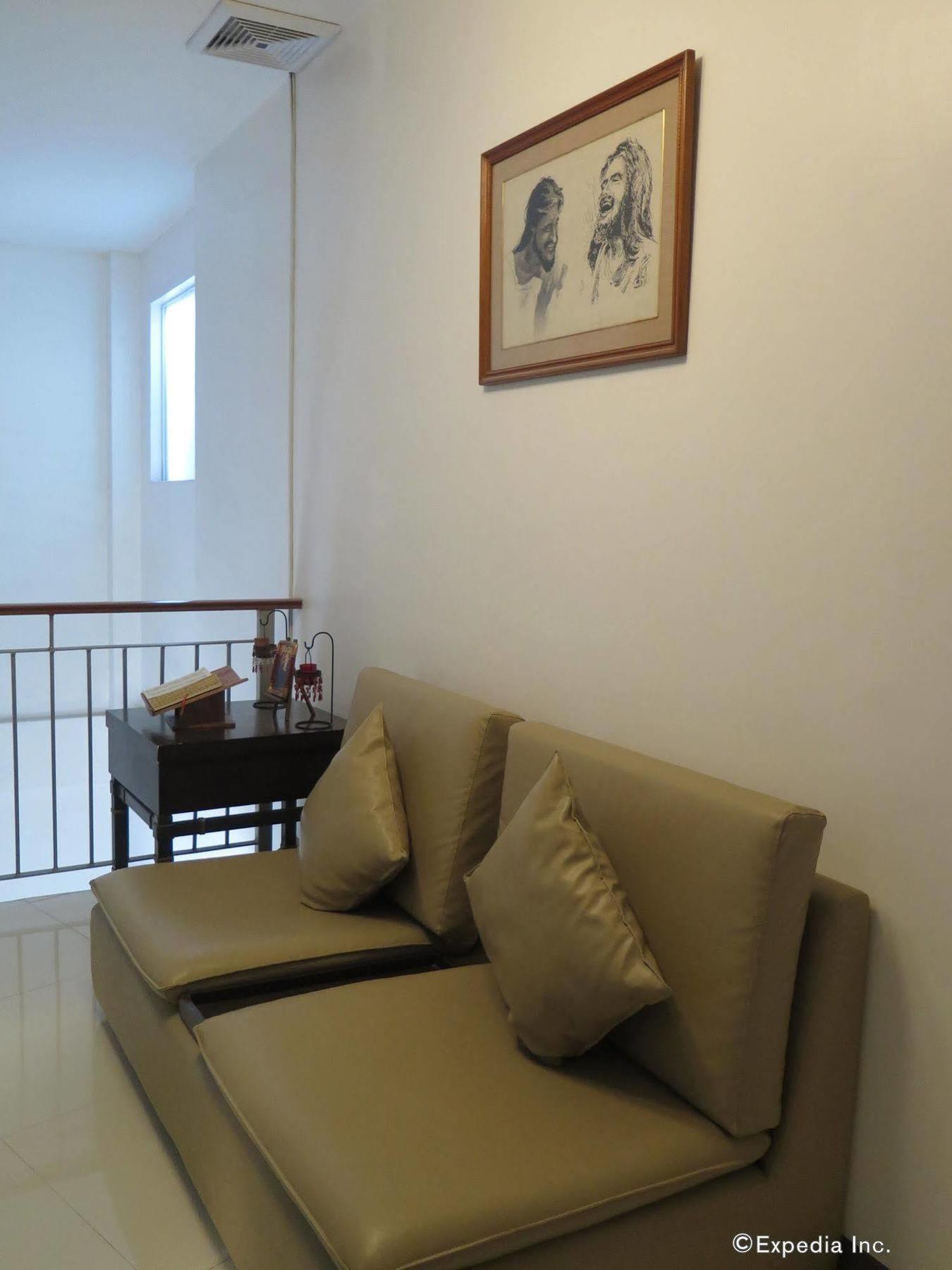 The Center Suites Cebu Exteriör bild
