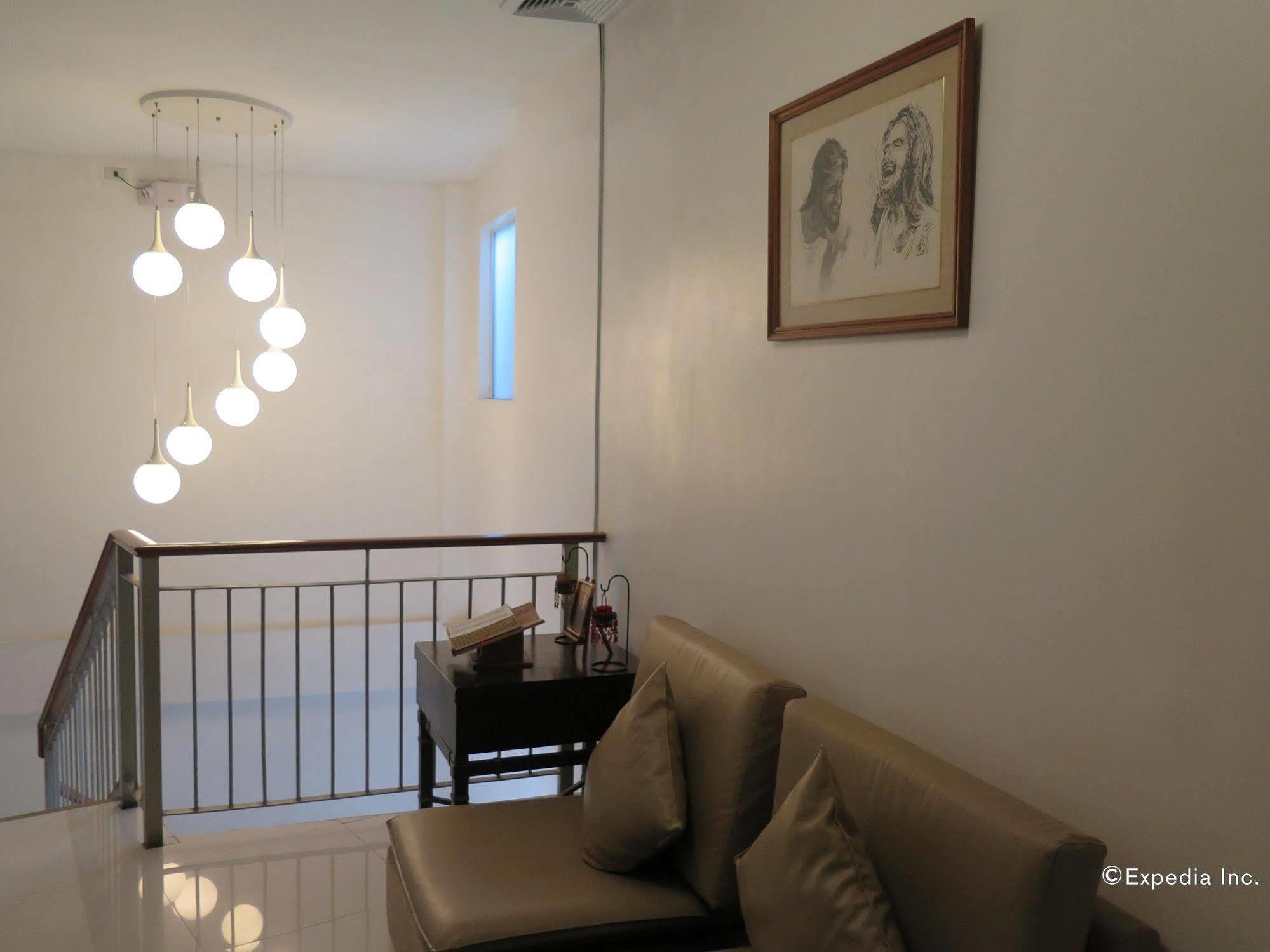 The Center Suites Cebu Exteriör bild