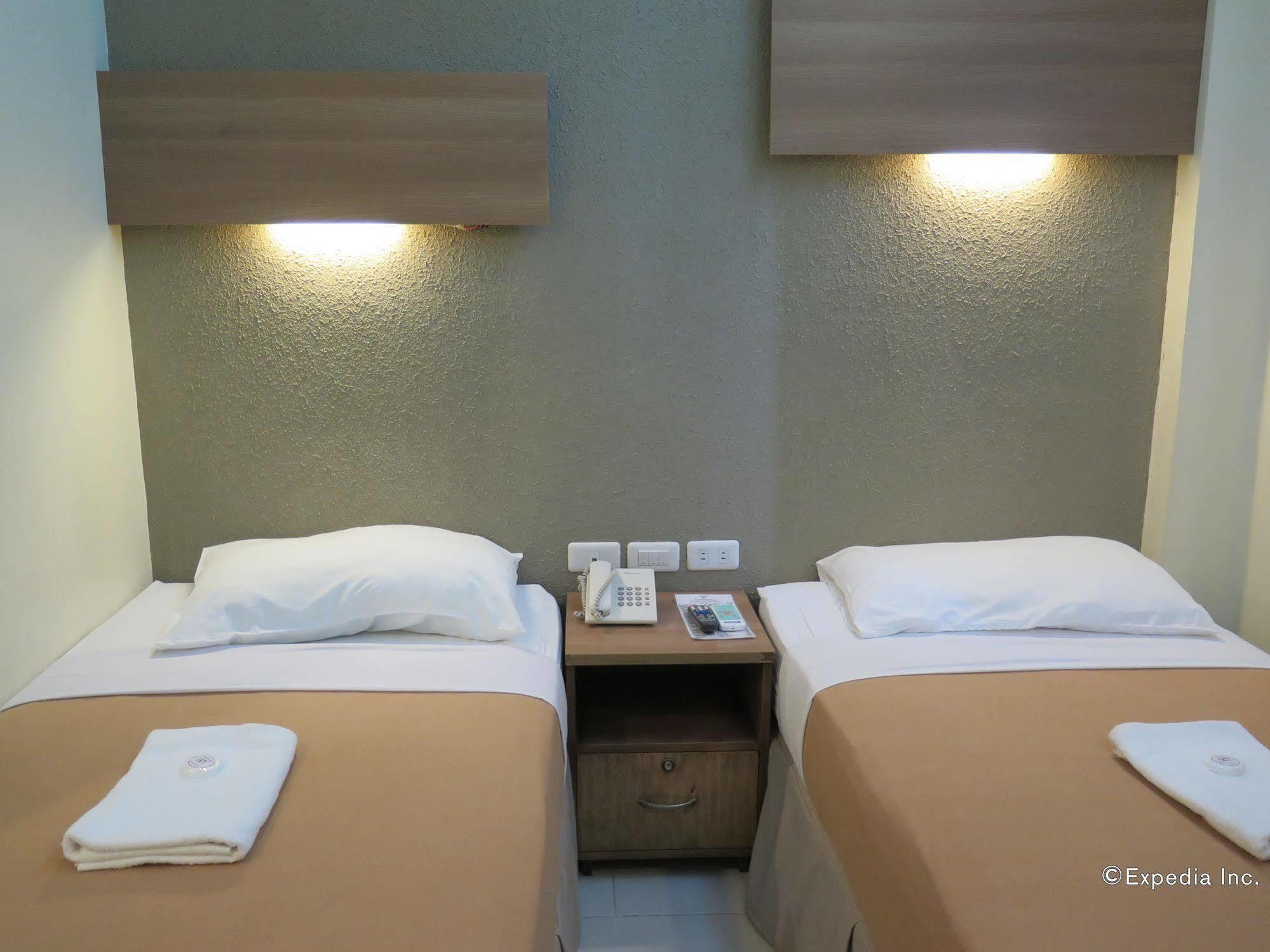 The Center Suites Cebu Exteriör bild