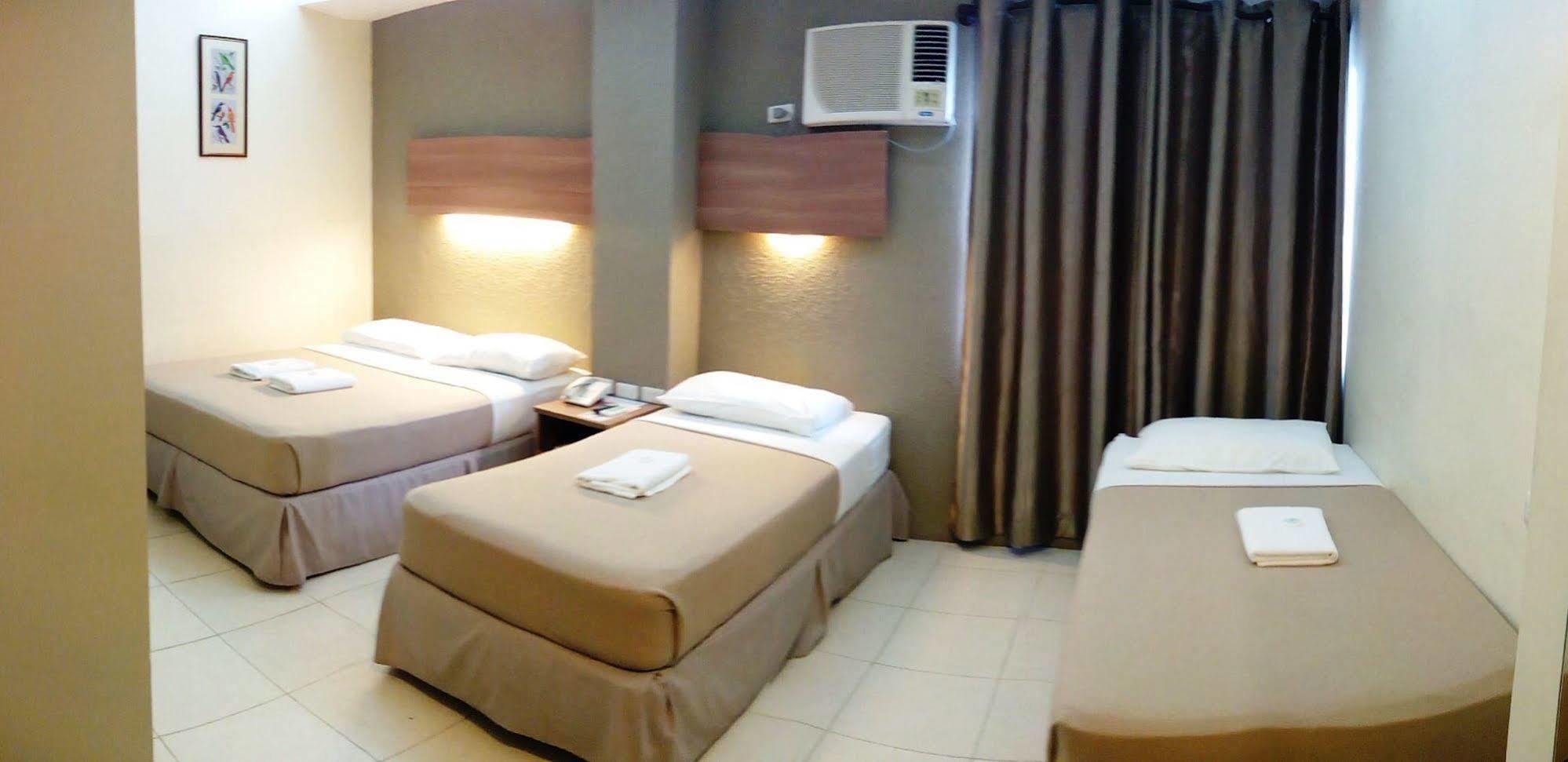 The Center Suites Cebu Exteriör bild