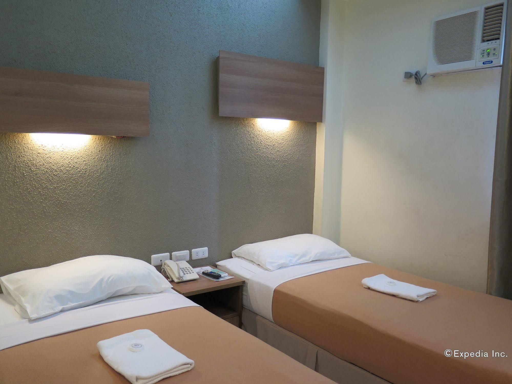 The Center Suites Cebu Exteriör bild