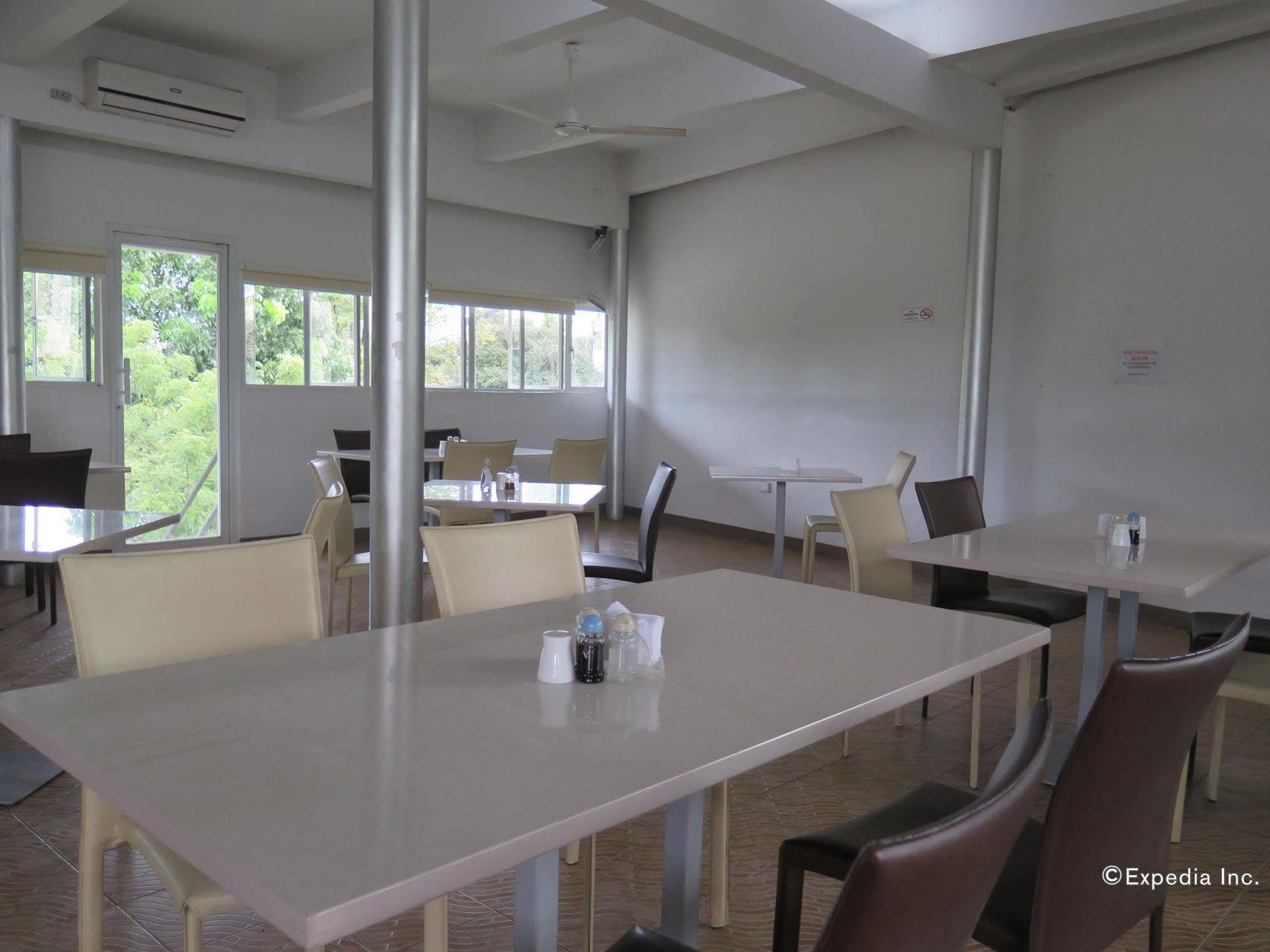 The Center Suites Cebu Exteriör bild