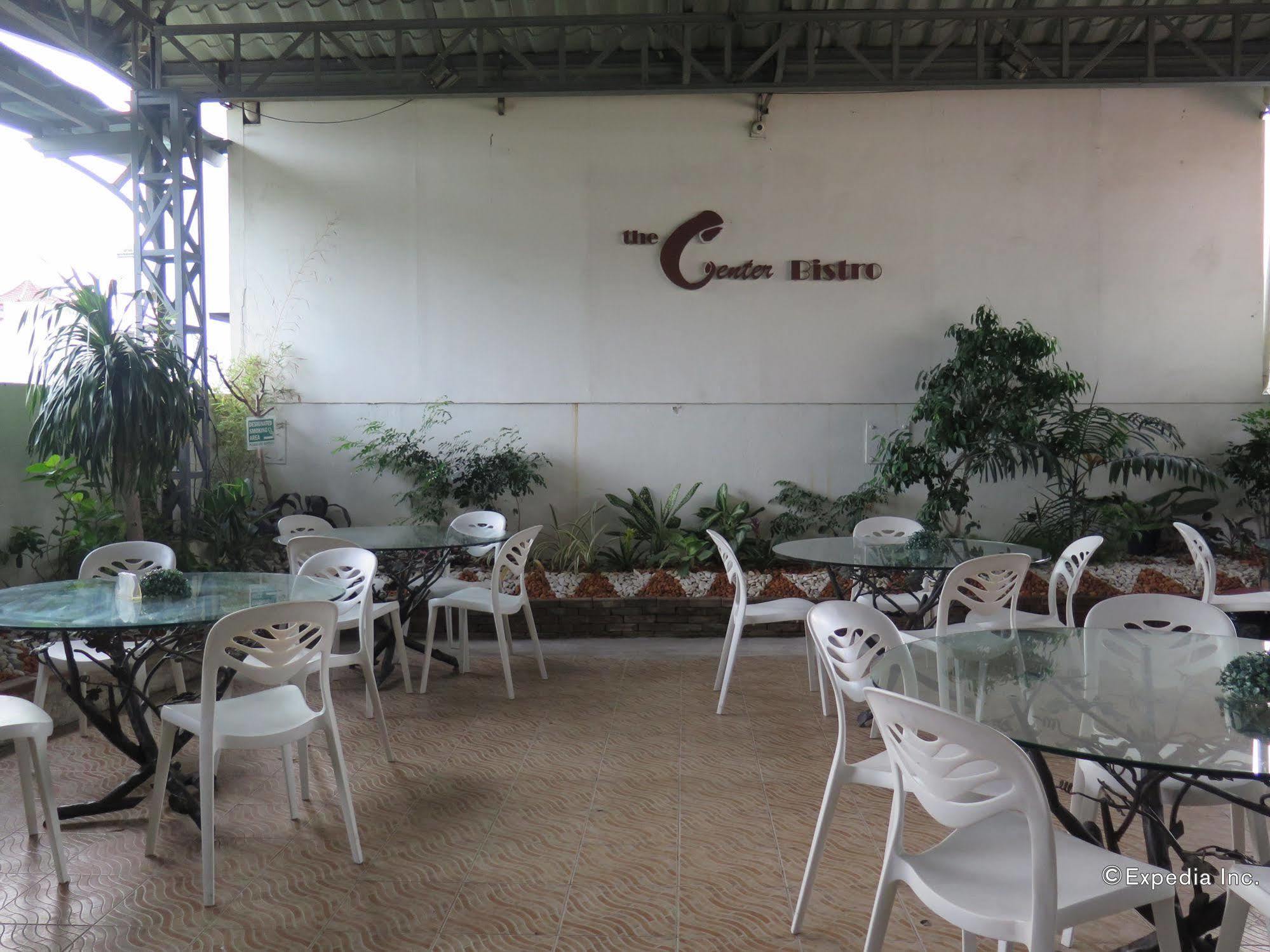 The Center Suites Cebu Exteriör bild