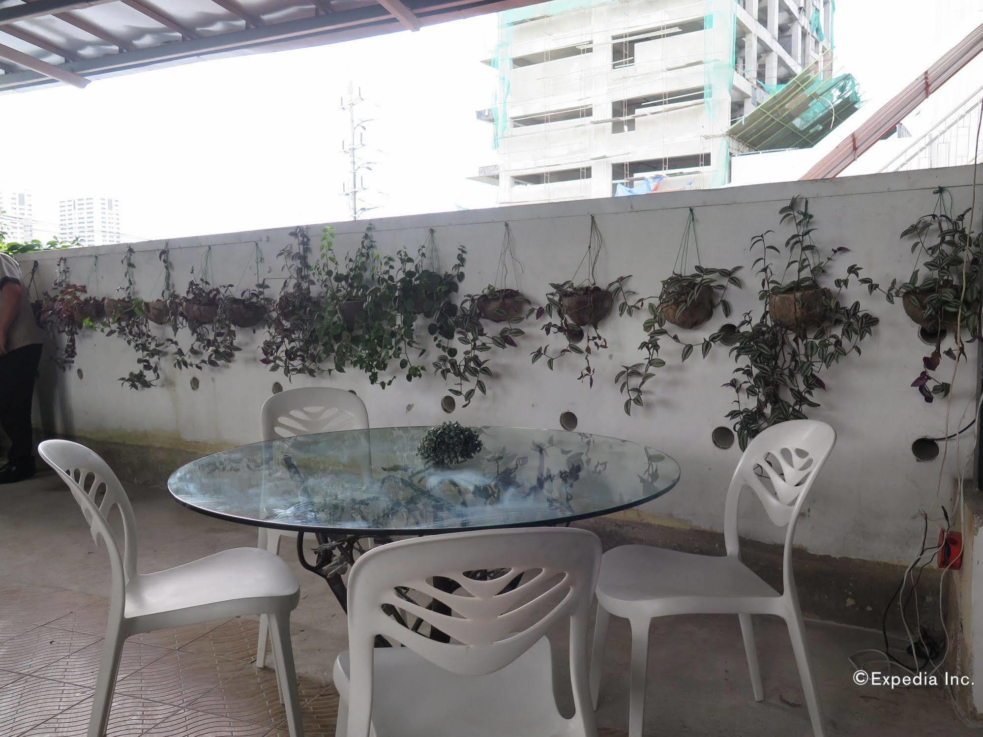 The Center Suites Cebu Exteriör bild