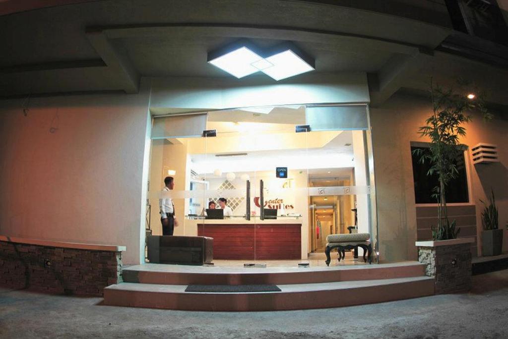 The Center Suites Cebu Exteriör bild